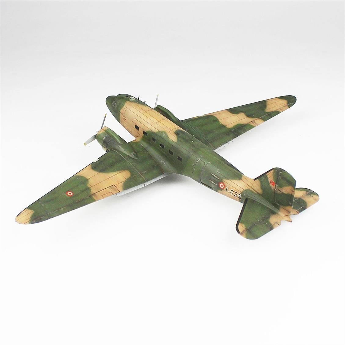 QD122 1/72 C-47A Dakota Sergilemeye Hazır Plastik Uçak Modeli