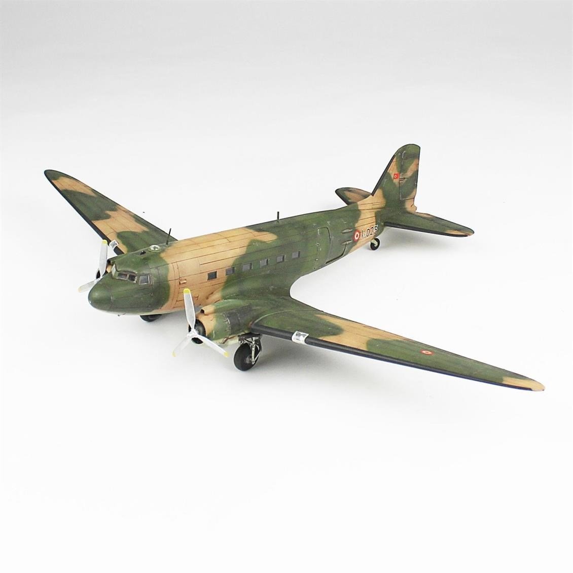 QD122 1/72 C-47A Dakota Sergilemeye Hazır Plastik Uçak Modeli
