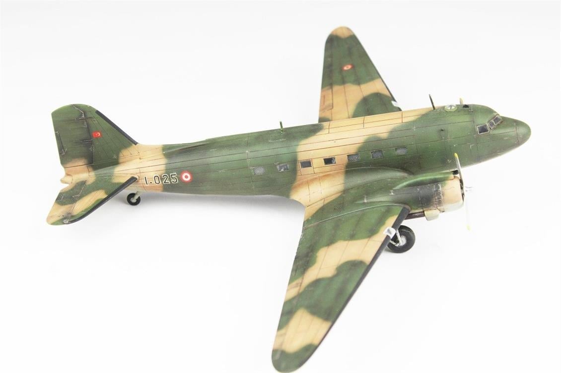 QD122 1/72 C-47A Dakota Sergilemeye Hazır Plastik Uçak Modeli