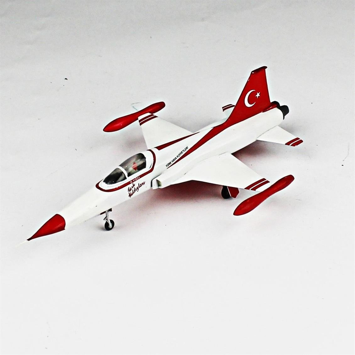 QD124 1/72 F-5N Freedom Fighter Sergilemeye Hazır Plastik Uçak Modeli