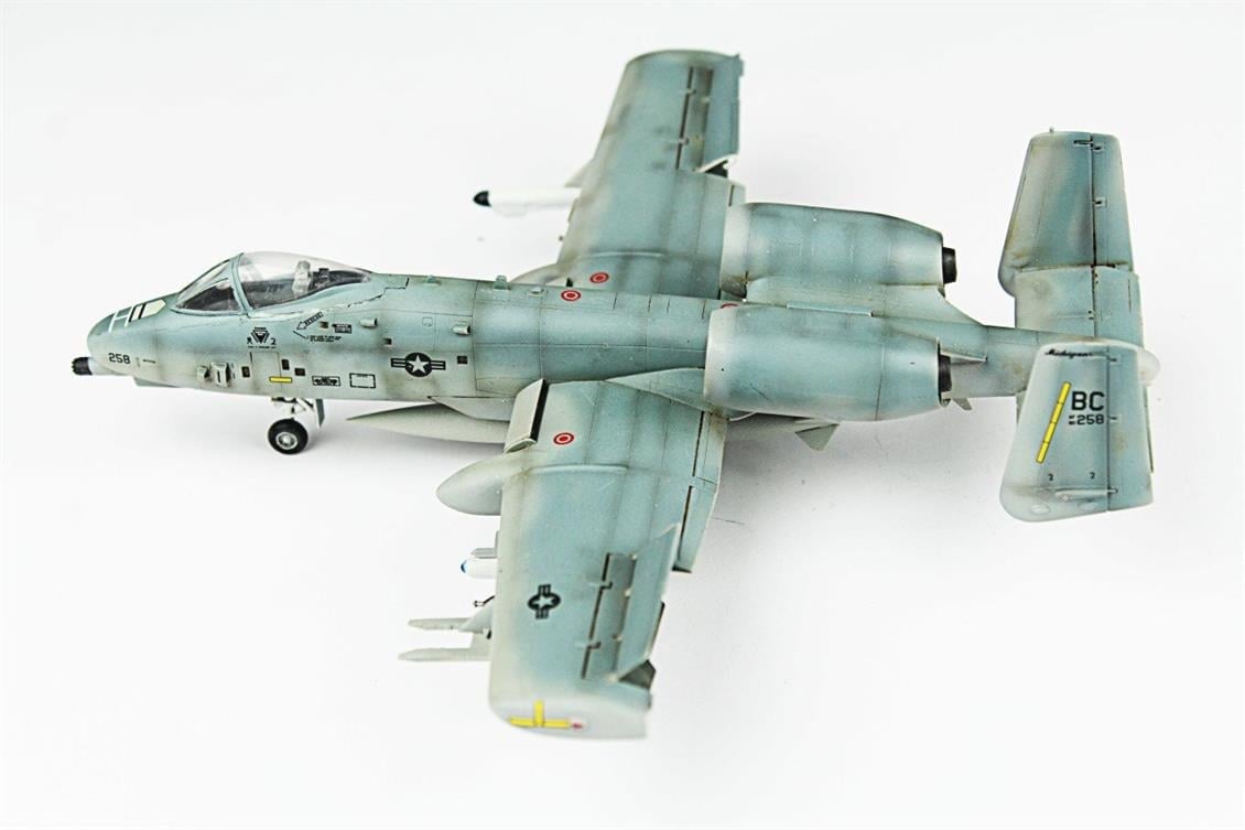QD127 1/72 A-10A Thunderbolt II Sergilemeye Hazır Plastik Uçak Modeli