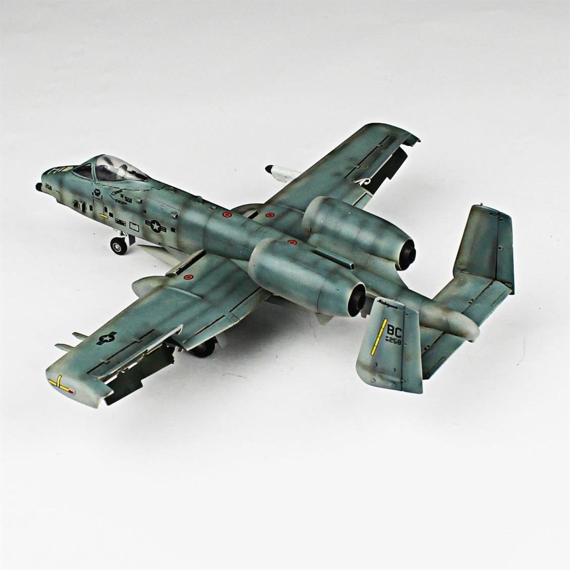 QD127 1/72 A-10A Thunderbolt II Sergilemeye Hazır Plastik Uçak Modeli