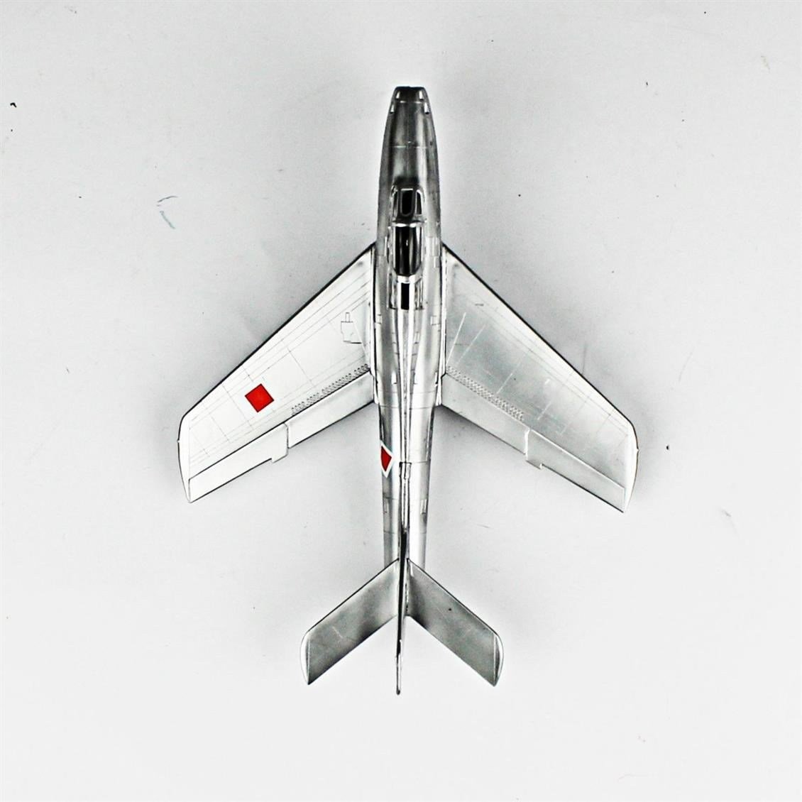 QD128 1/72 F-84F Thunderstreak Sergilemeye Hazır Plastik Uçak Modeli