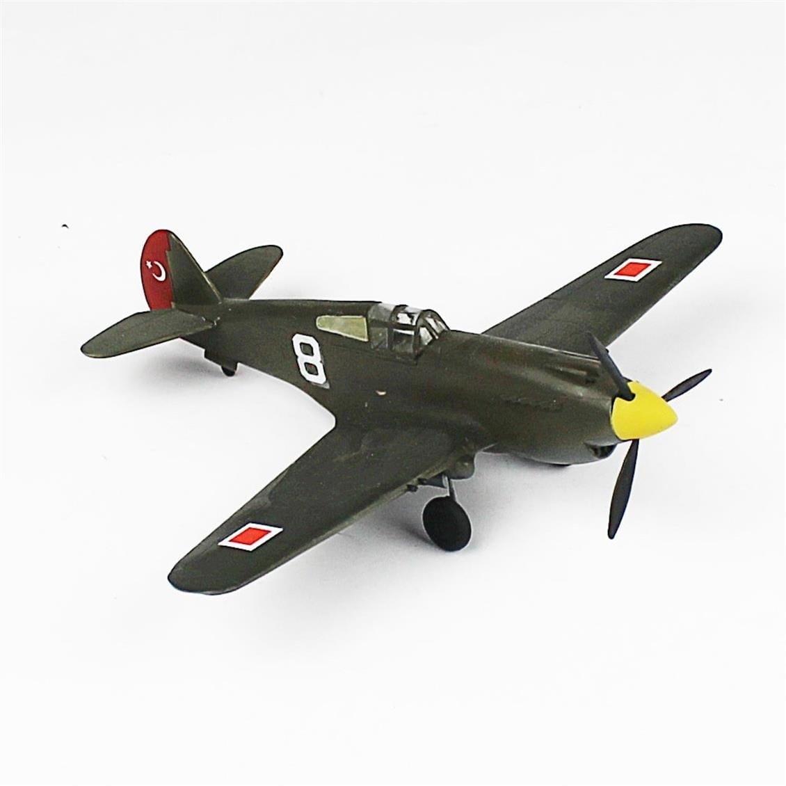 QD130 1/72 P-40C Warhawk Sergilemeye Hazır Plastik Uçak Modeli