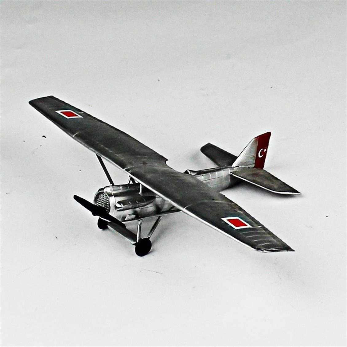 QD132 1/72 BR 19 Sergilemeye Hazır Plastik Uçak Modeli
