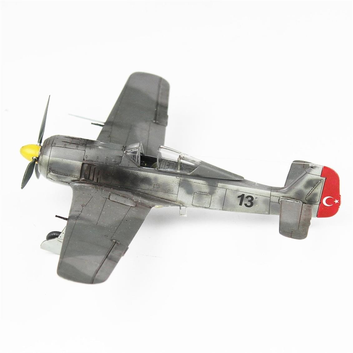 QD133 1/72 Focke-Wulf 190 A-3 Sergilemeye Hazır Plastik Uçak Modeli