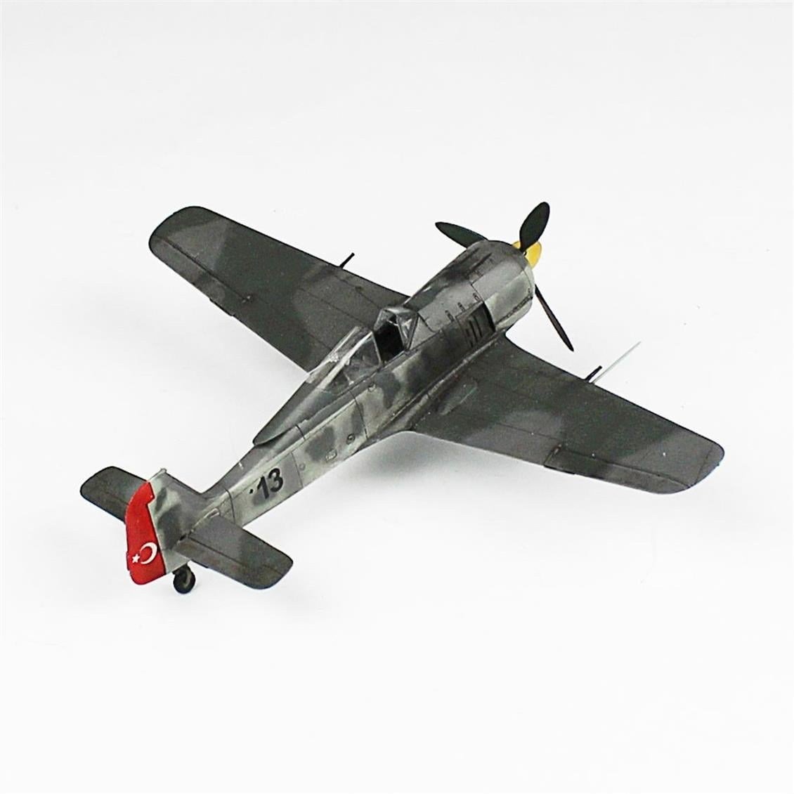 QD133 1/72 Focke-Wulf 190 A-3 Sergilemeye Hazır Plastik Uçak Modeli