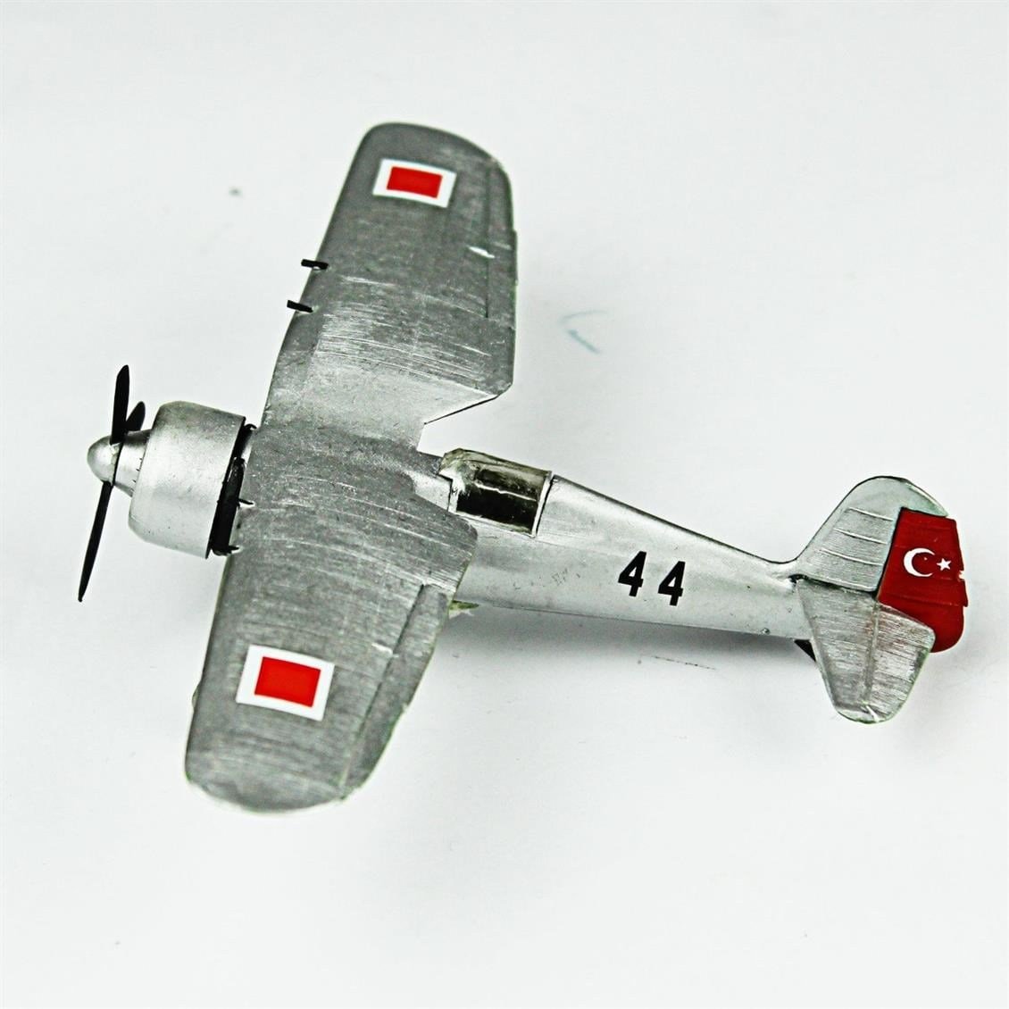QD134 1/72 P-24C Sergilemeye Hazır Plastik Uçak Modeli