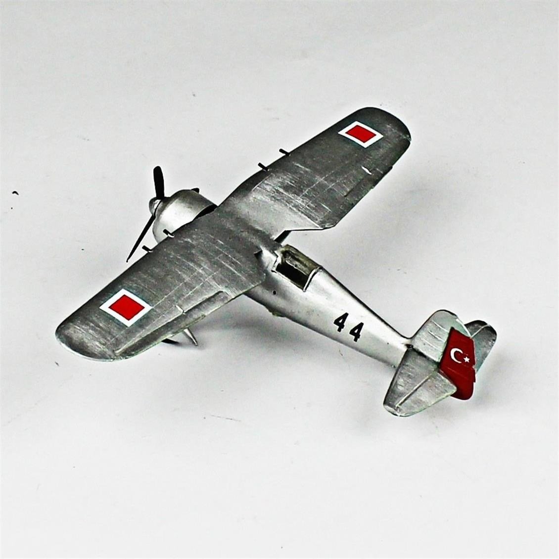 QD134 1/72 P-24C Sergilemeye Hazır Plastik Uçak Modeli