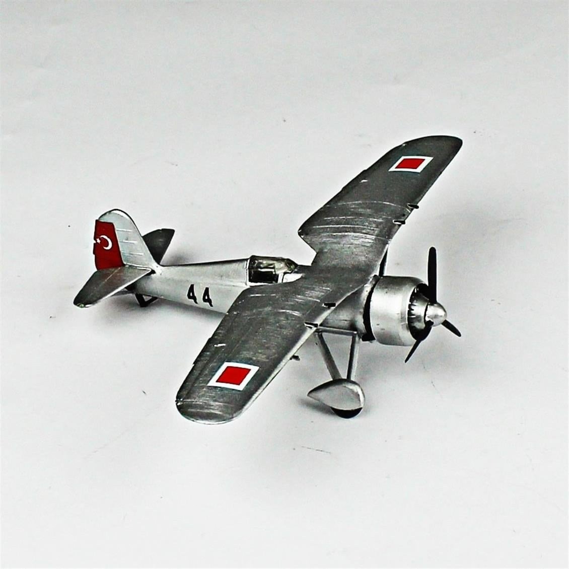 QD134 1/72 P-24C Sergilemeye Hazır Plastik Uçak Modeli