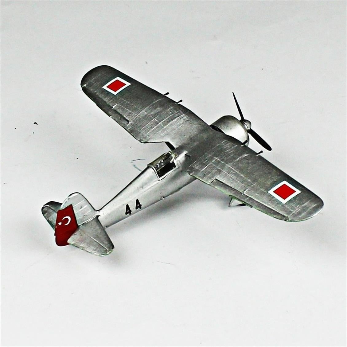 QD134 1/72 P-24C Sergilemeye Hazır Plastik Uçak Modeli