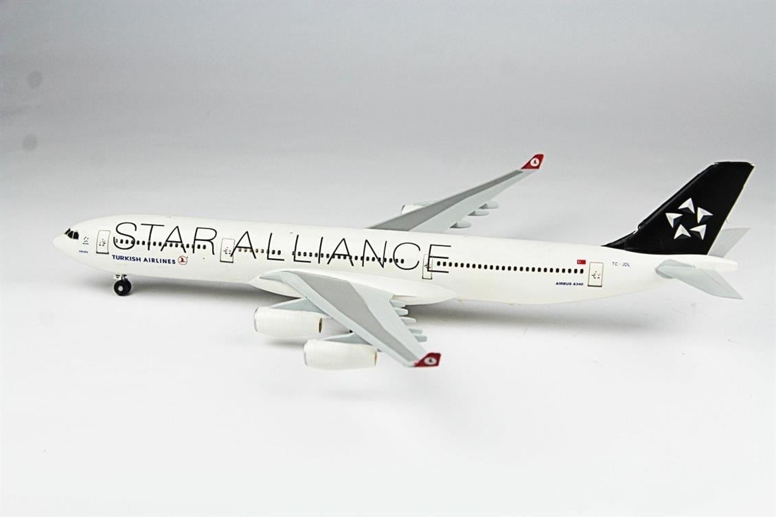 QD137 1/144 A-340 Sergilemeye Hazır Plastik Uçak Modeli