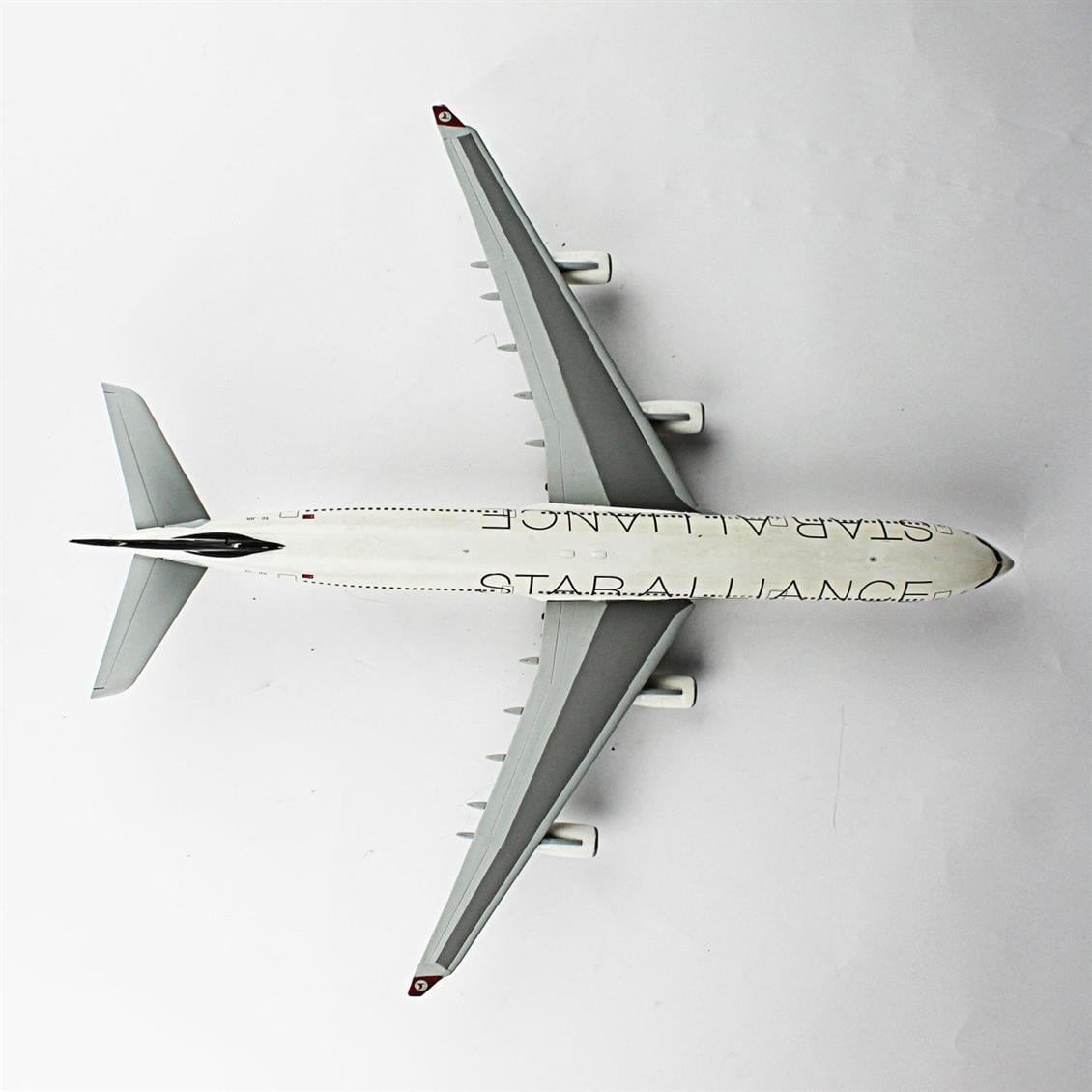 QD137 1/144 A-340 Sergilemeye Hazır Plastik Uçak Modeli