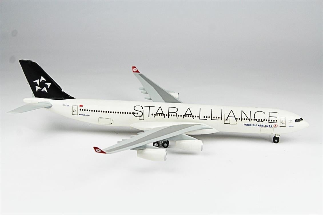 QD137 1/144 A-340 Sergilemeye Hazır Plastik Uçak Modeli