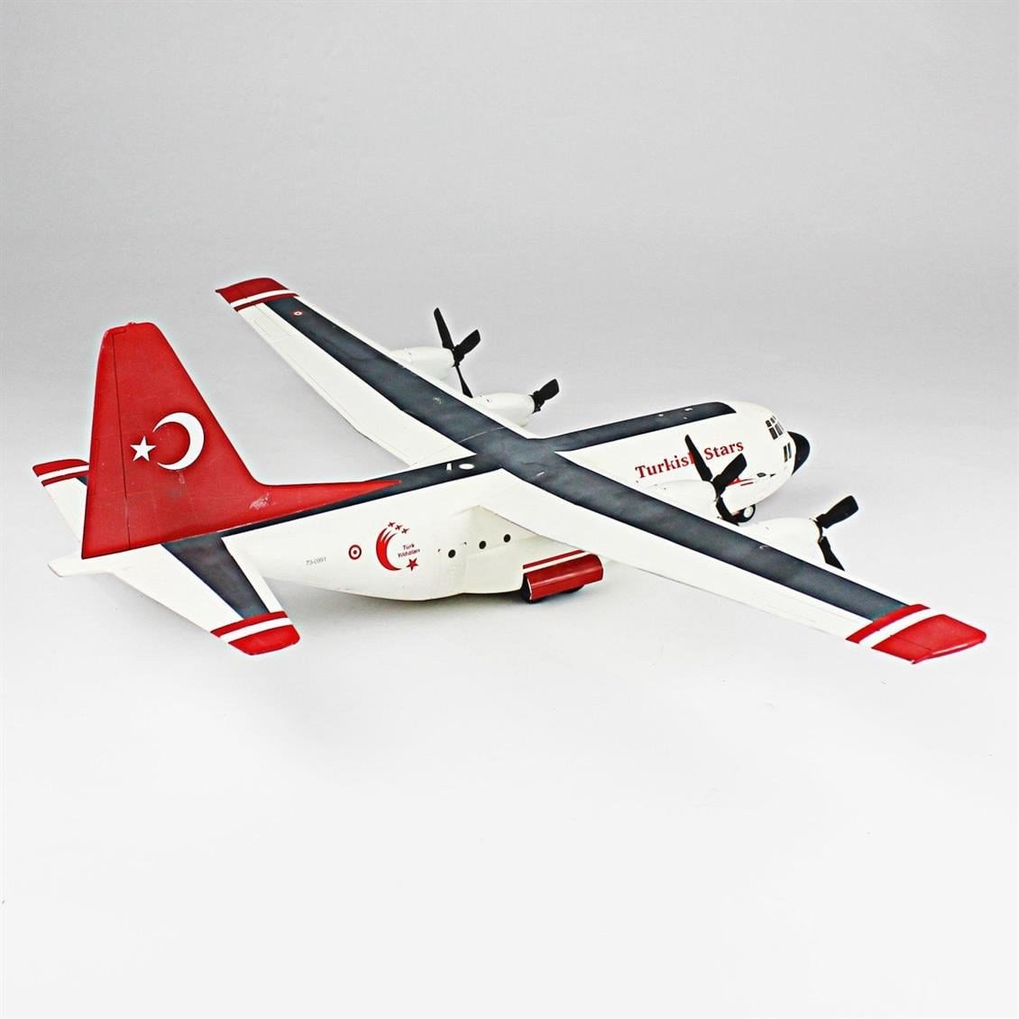 QD138 1/144 C-130 E Hercules Sergilemeye Hazır Plastik Uçak Modeli