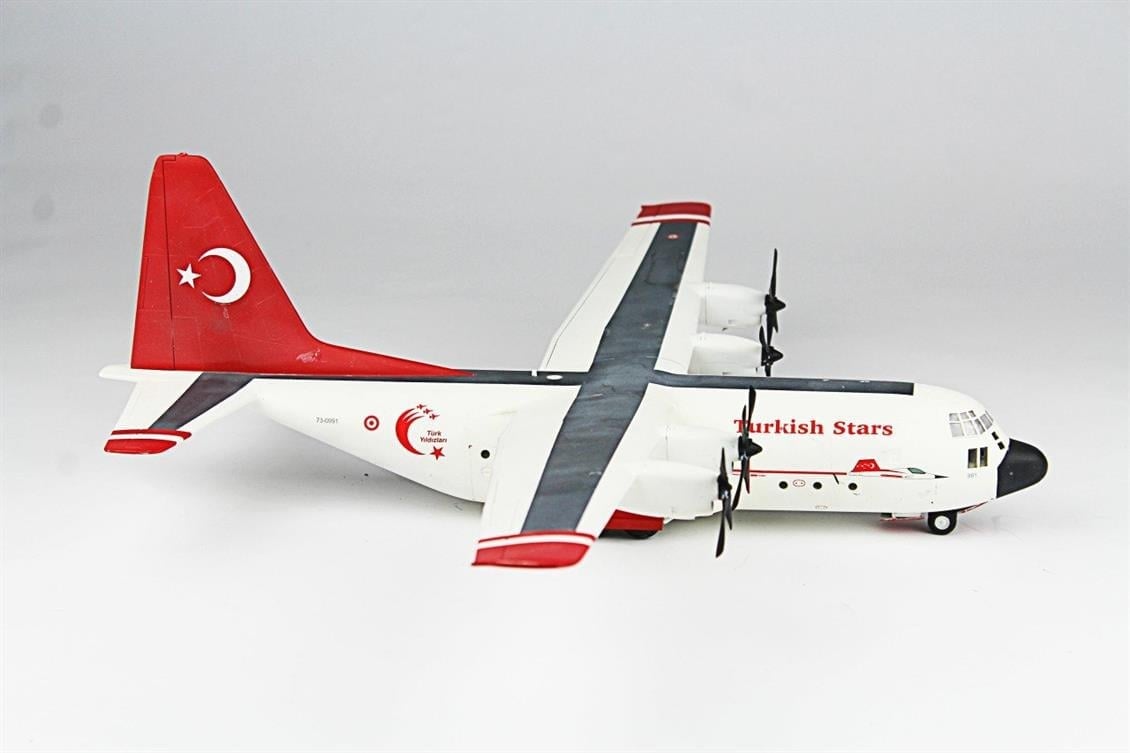 QD138 1/144 C-130 E Hercules Sergilemeye Hazır Plastik Uçak Modeli