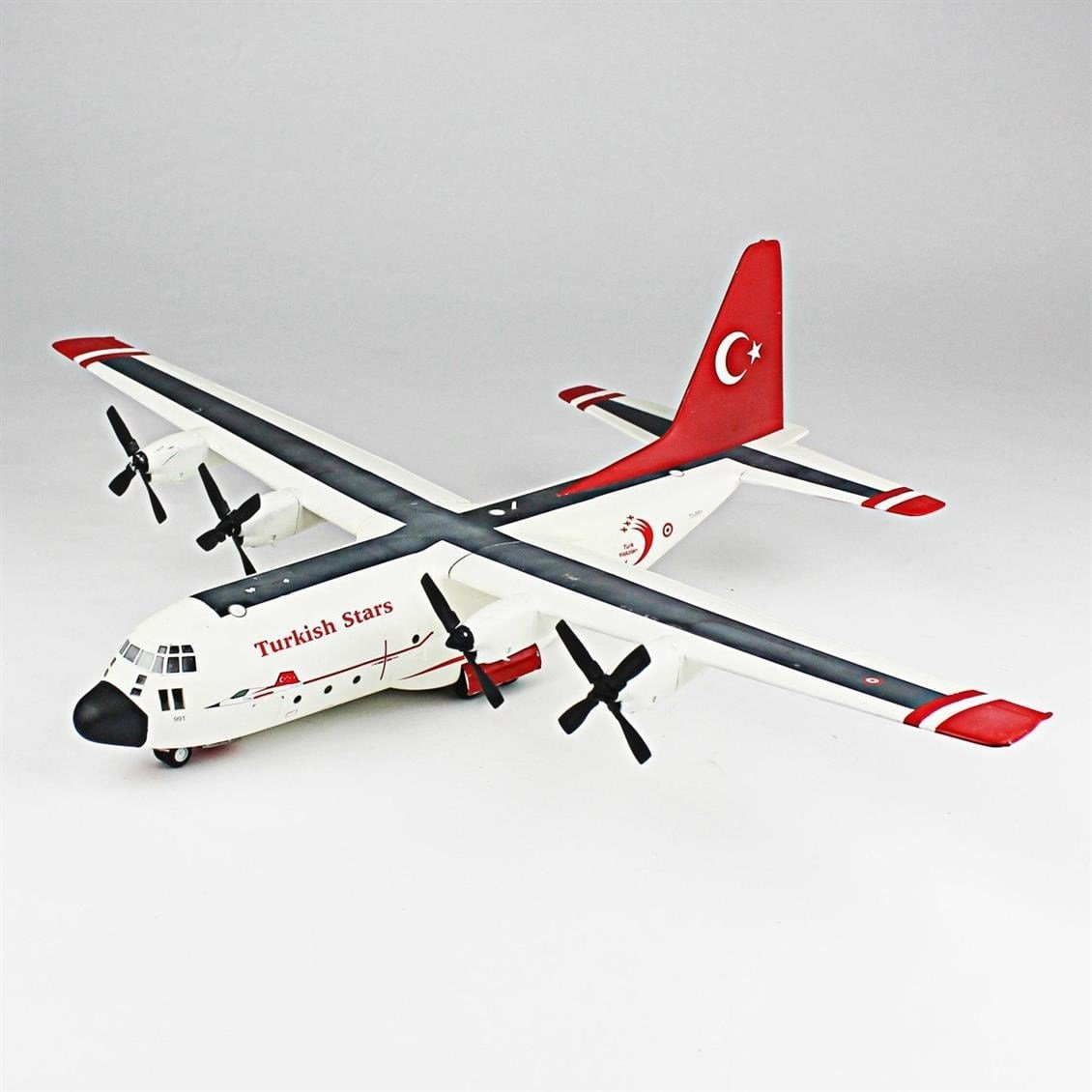 QD138 1/144 C-130 E Hercules Sergilemeye Hazır Plastik Uçak Modeli