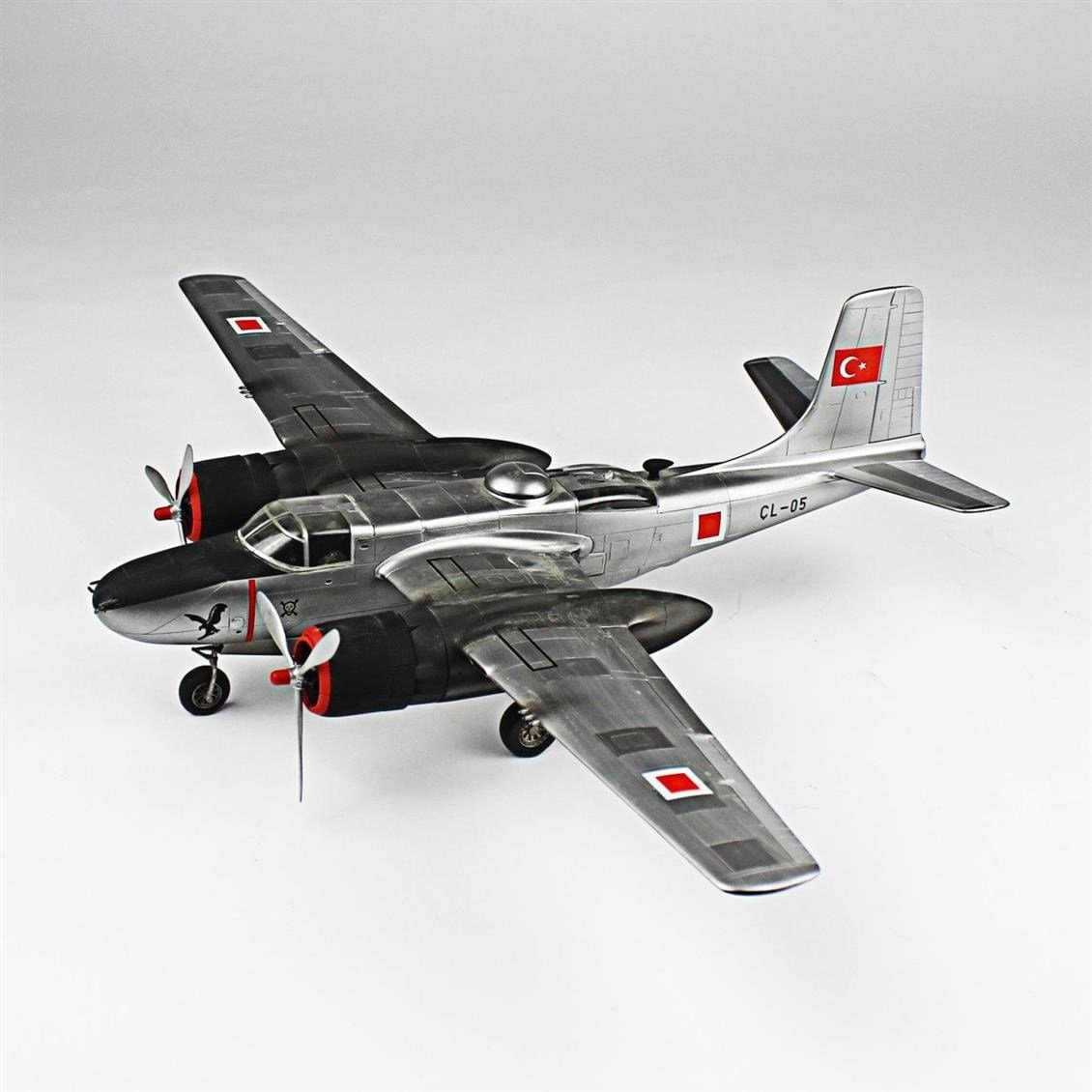 QD141 1/48 A-26B Invader Sergilemeye Hazır Plastik Uçak Modeli