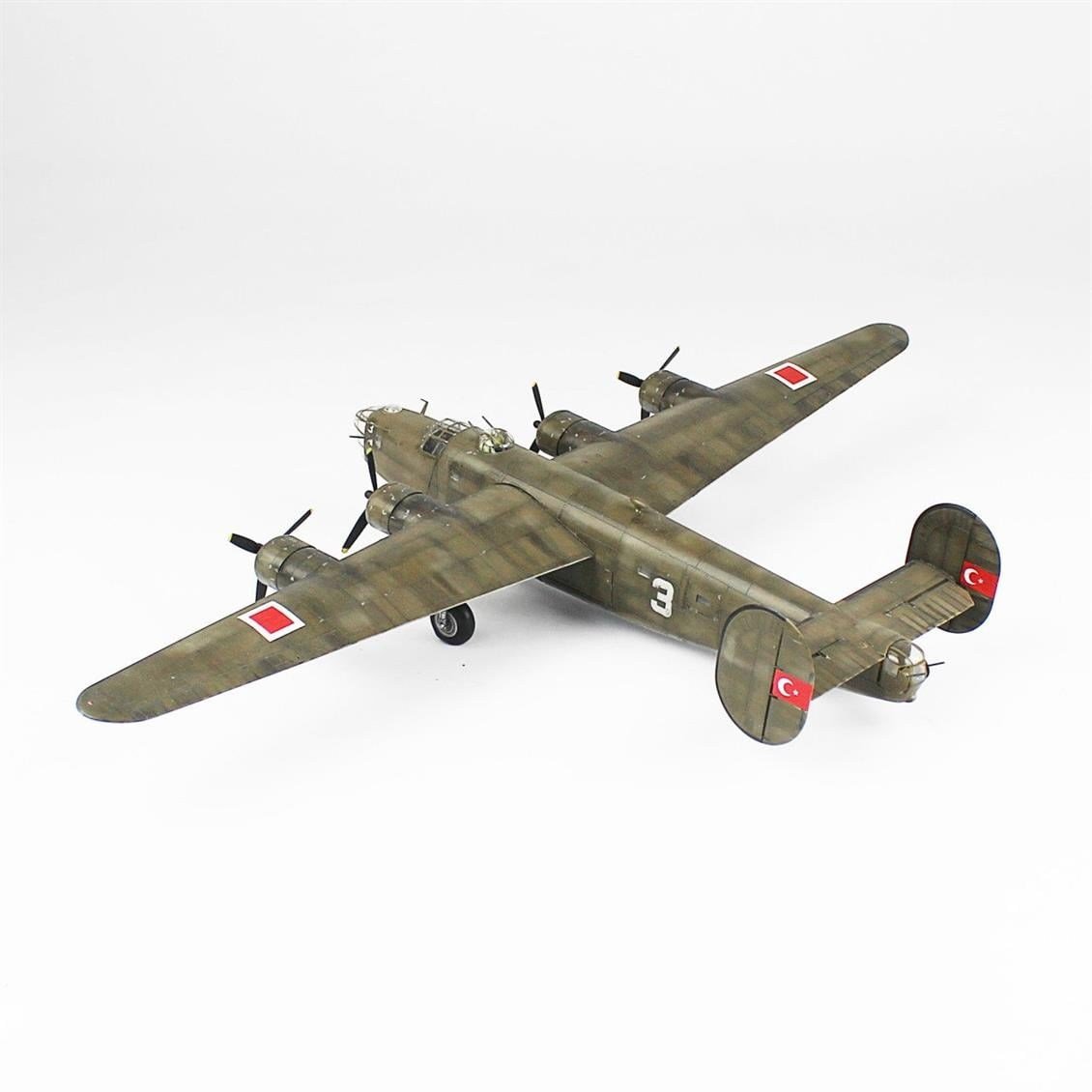 QD142 1/72 B-24D Liberator Sergilemeye Hazır Plastik Uçak Modeli