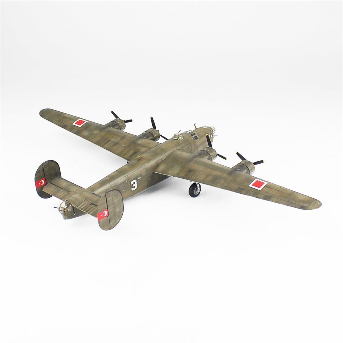 QD142 1/72 B-24D Liberator Sergilemeye Hazır Plastik Uçak Modeli
