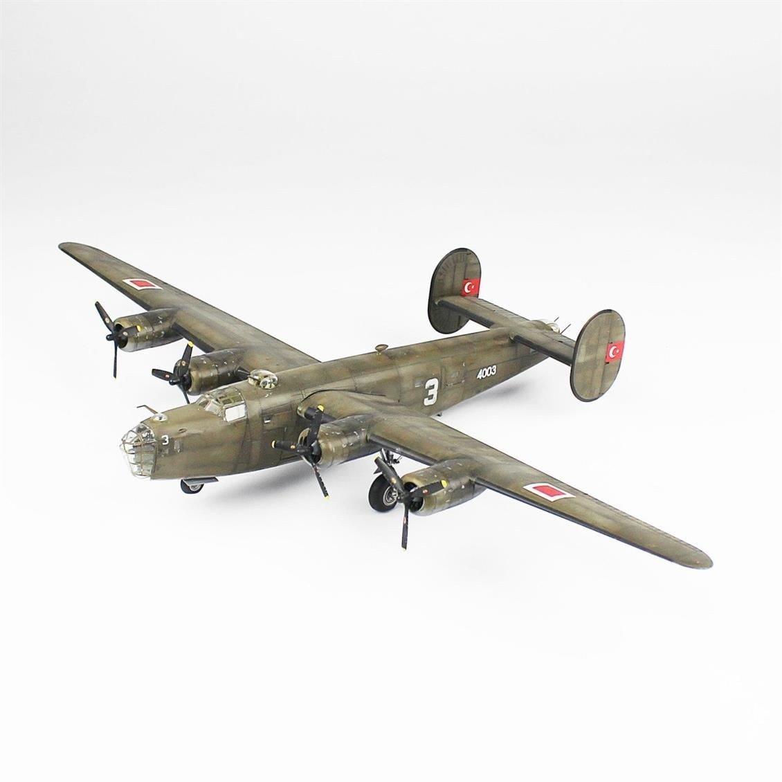 QD142 1/72 B-24D Liberator Sergilemeye Hazır Plastik Uçak Modeli
