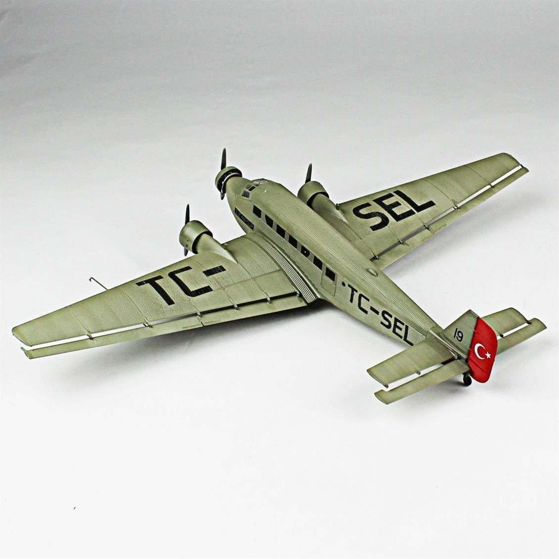 QD144 1/72 JU-52 Sergilemeye Hazır Plastik Uçak Modeli