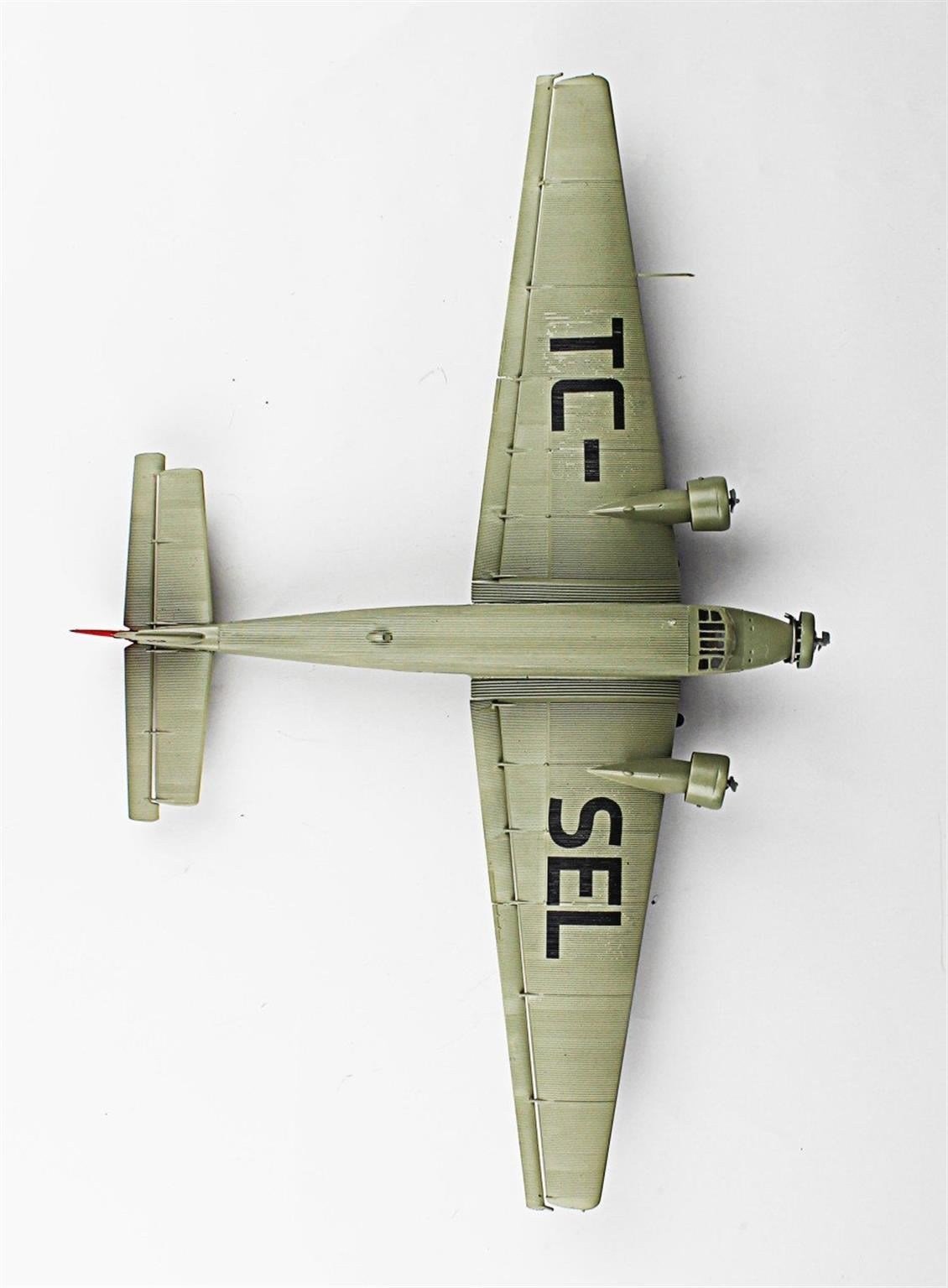 QD144 1/72 JU-52 Sergilemeye Hazır Plastik Uçak Modeli