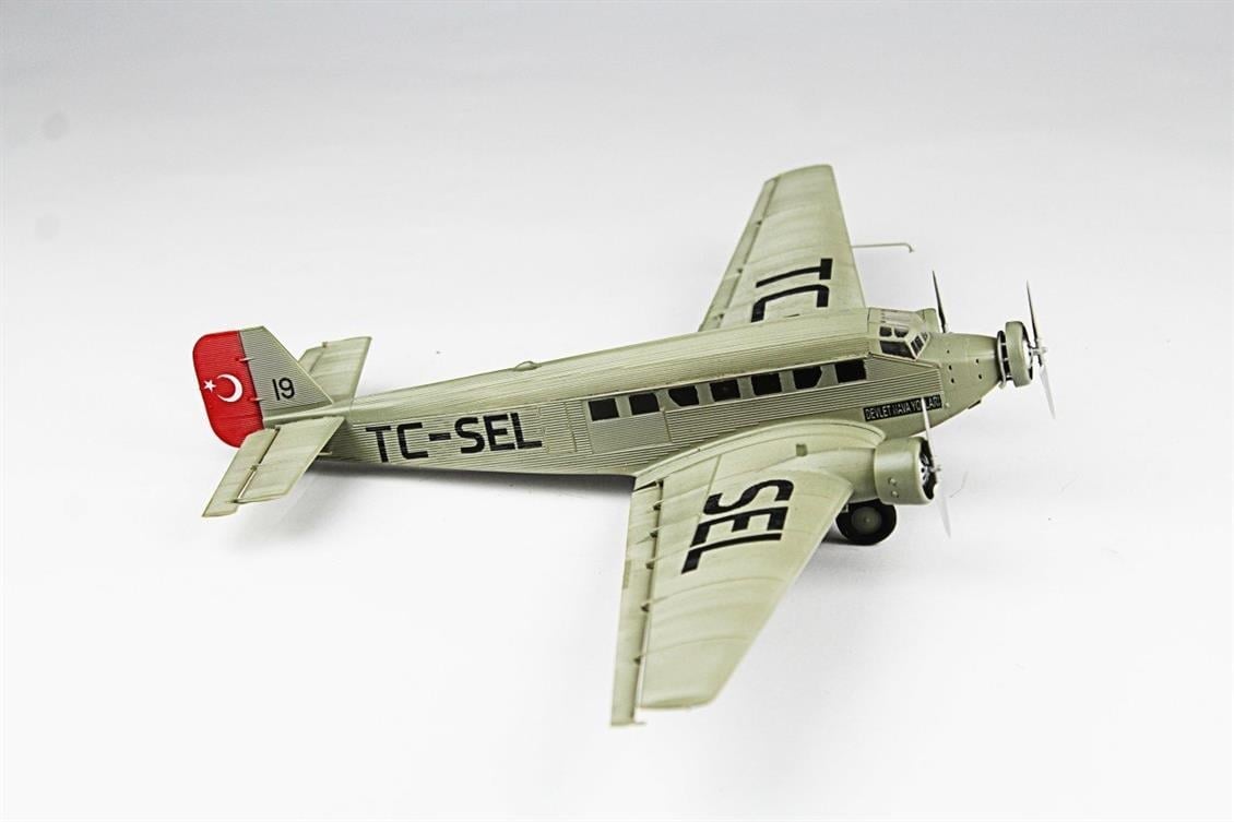 QD144 1/72 JU-52 Sergilemeye Hazır Plastik Uçak Modeli