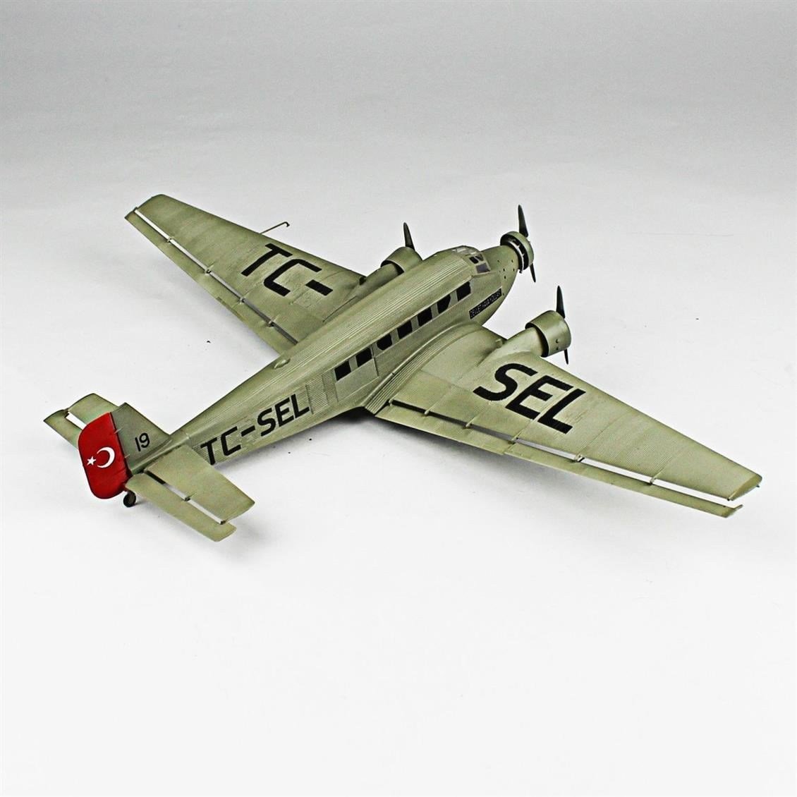 QD144 1/72 JU-52 Sergilemeye Hazır Plastik Uçak Modeli