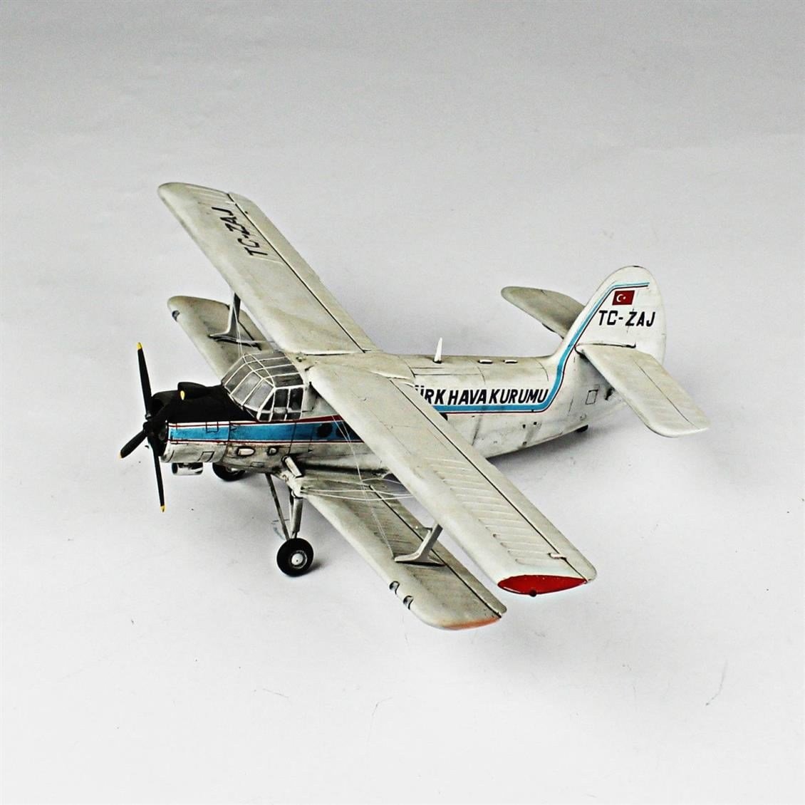 QD150 1/72 Antonov Sergilemeye Hazır Plastik Uçak Modeli