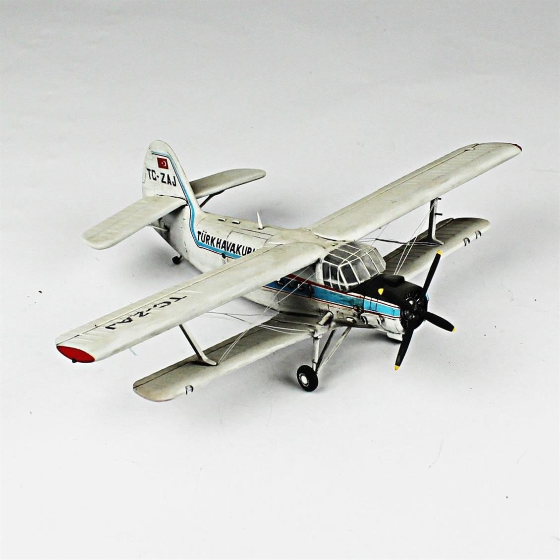 QD150 1/72 Antonov Sergilemeye Hazır Plastik Uçak Modeli