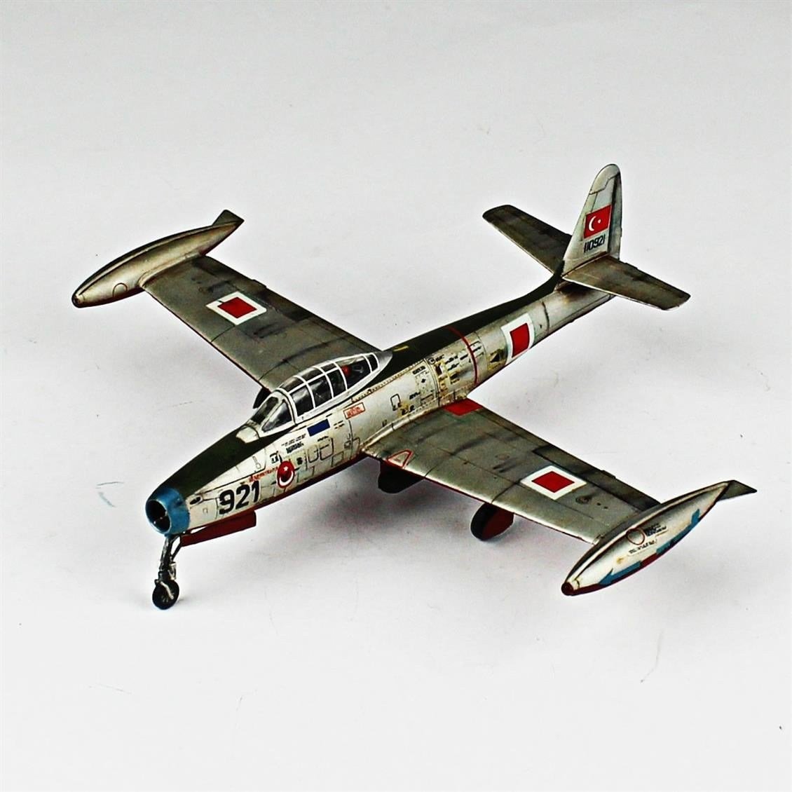 QD156 1/72 F-84G Sergilemeye Hazır Plastik Uçak Modeli