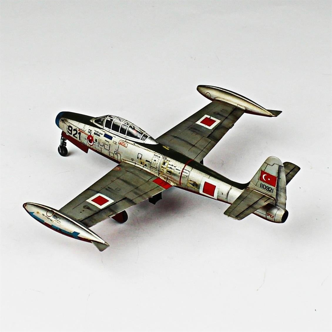 QD156 1/72 F-84G Sergilemeye Hazır Plastik Uçak Modeli