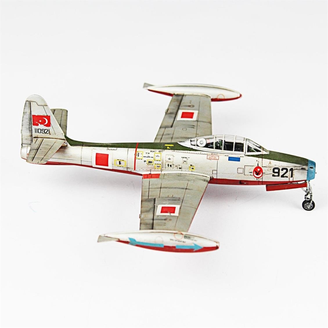 QD156 1/72 F-84G Sergilemeye Hazır Plastik Uçak Modeli