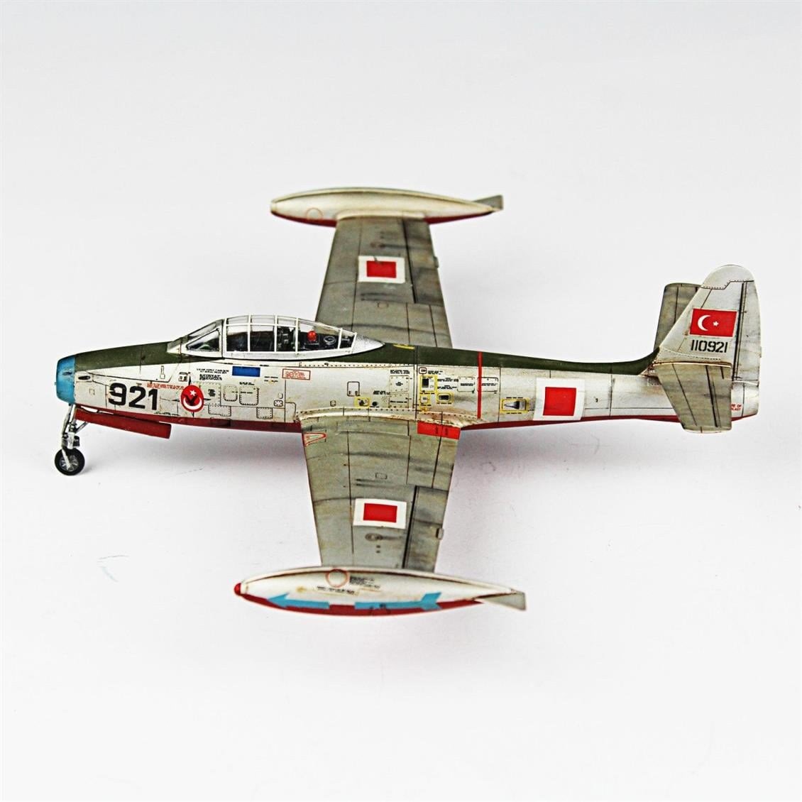 QD156 1/72 F-84G Sergilemeye Hazır Plastik Uçak Modeli