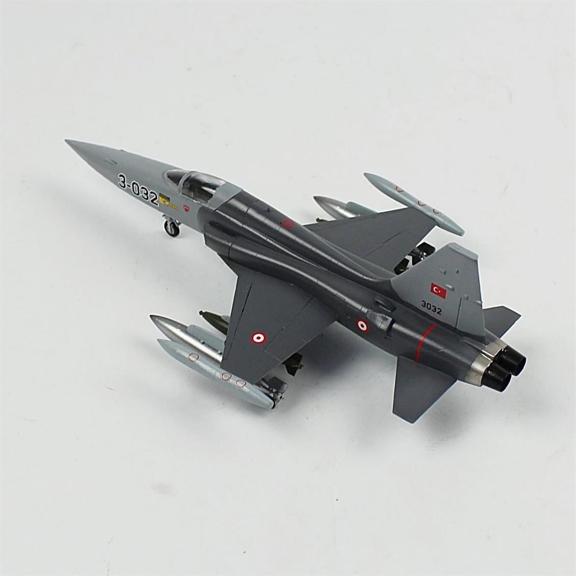 QD158 1/72 Ölçek, NF-5A Freedom Fighter EX KLU, F16 TuAF Şemalı Sergilemeye Hazır Plastik Uçak Maketi