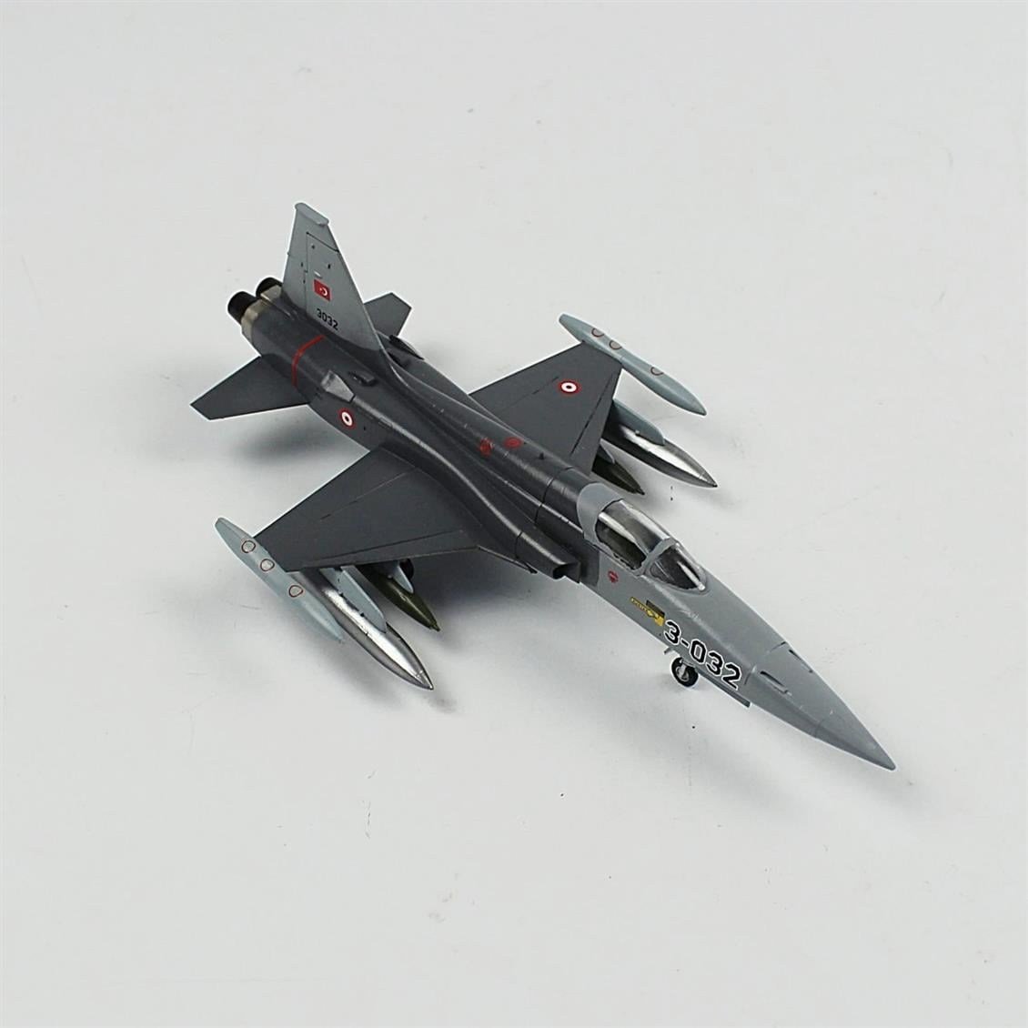 QD158 1/72 Ölçek, NF-5A Freedom Fighter EX KLU, F16 TuAF Şemalı Sergilemeye Hazır Plastik Uçak Maketi