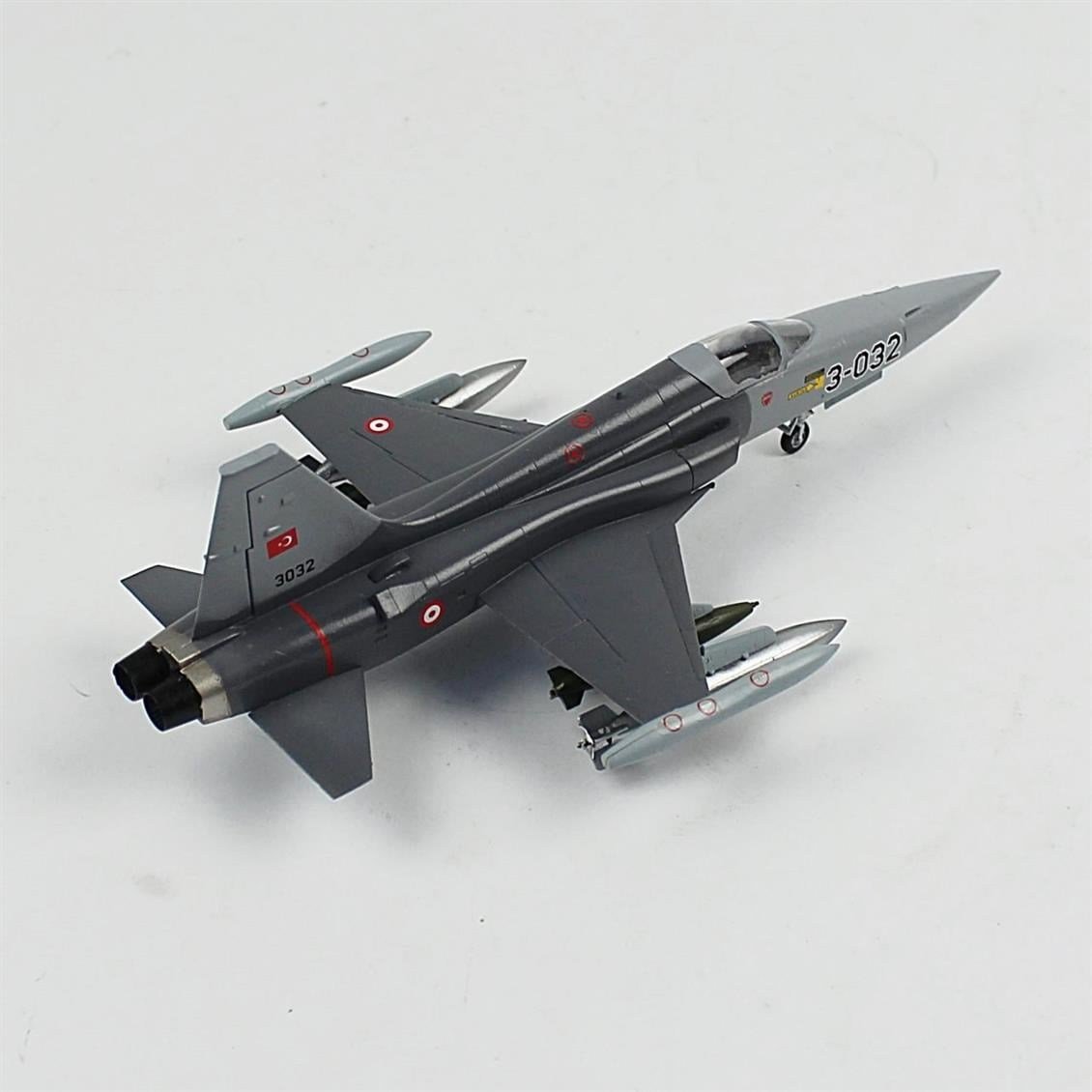 QD158 1/72 Ölçek, NF-5A Freedom Fighter EX KLU, F16 TuAF Şemalı Sergilemeye Hazır Plastik Uçak Maketi