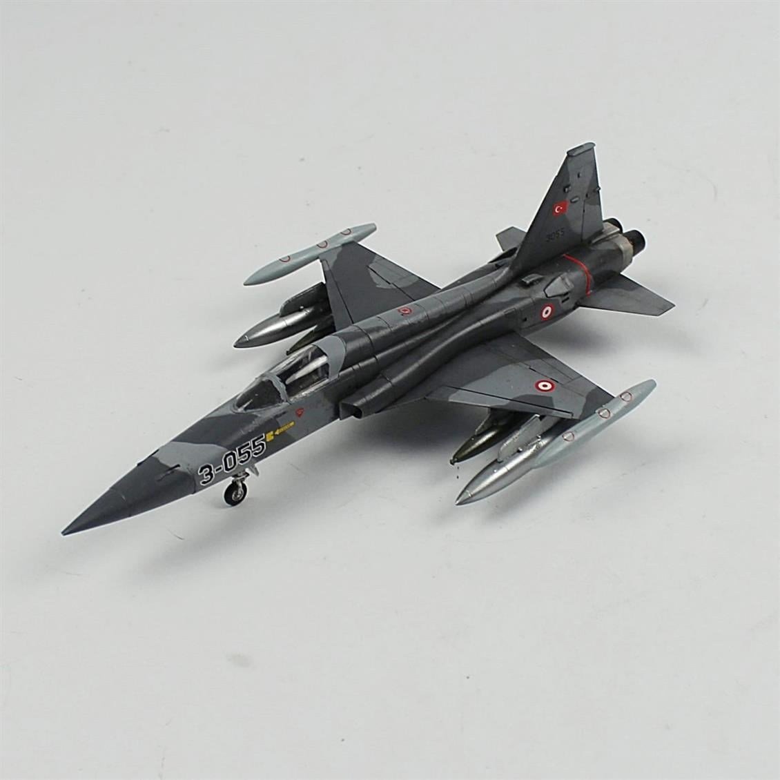 QD158 1/72 Ölçek, NF-5A Freedom Fighter EX KLU, F16 TuAF Zebra Şemalı Sergilemeye Hazır Plastik Uçak Maketi