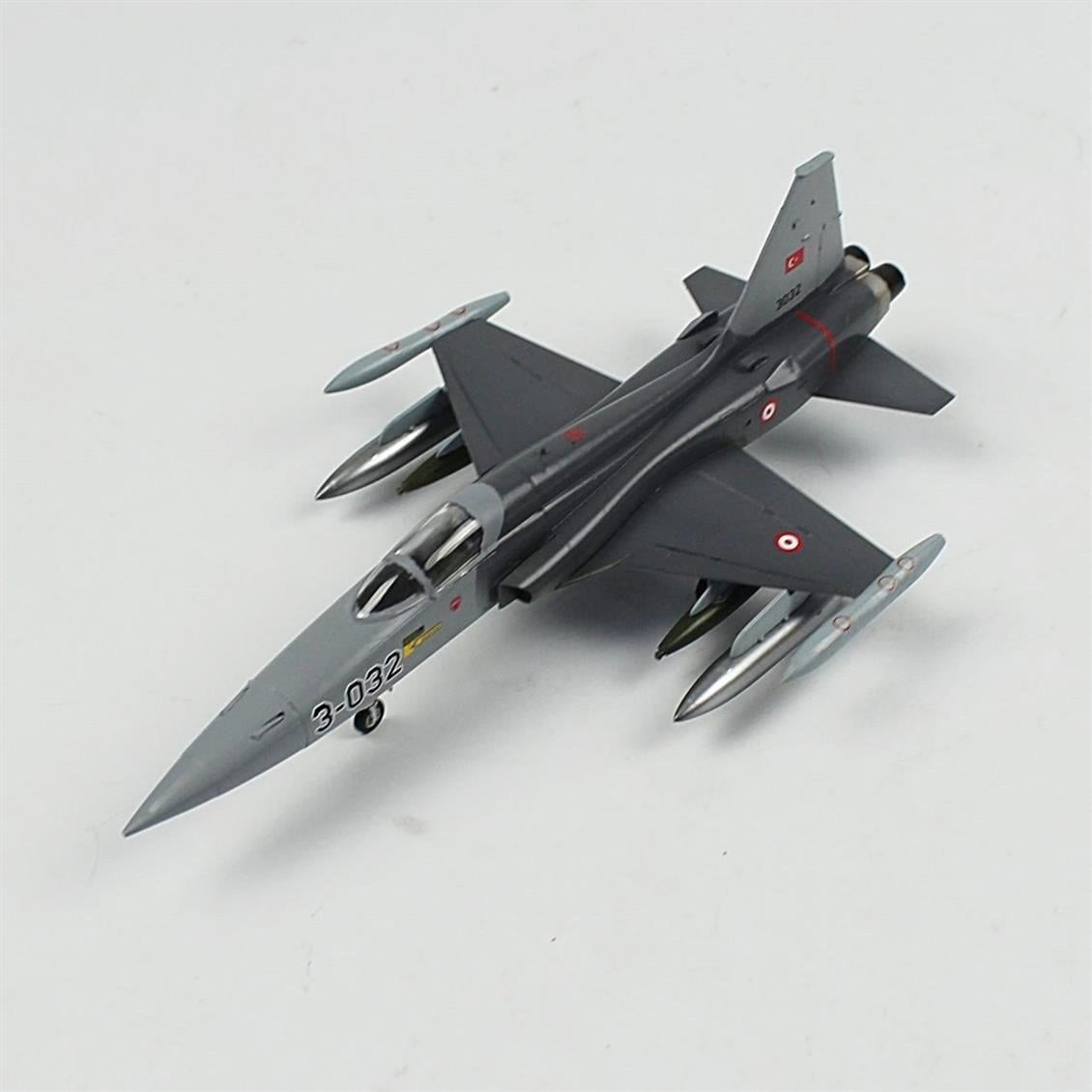 QD158 1/72 Ölçek, NF-5A Freedom Fighter EX KLU, F16 TuAF Şemalı Sergilemeye Hazır Plastik Uçak Maketi