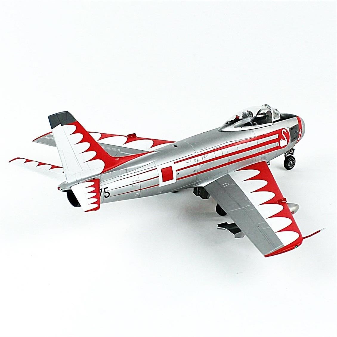 QD163 1/48 Ölçek, F-86E Sabre (Uçan Kuğular) Sergilemeye Hazır Plastik Savaş Uçağı Modeli