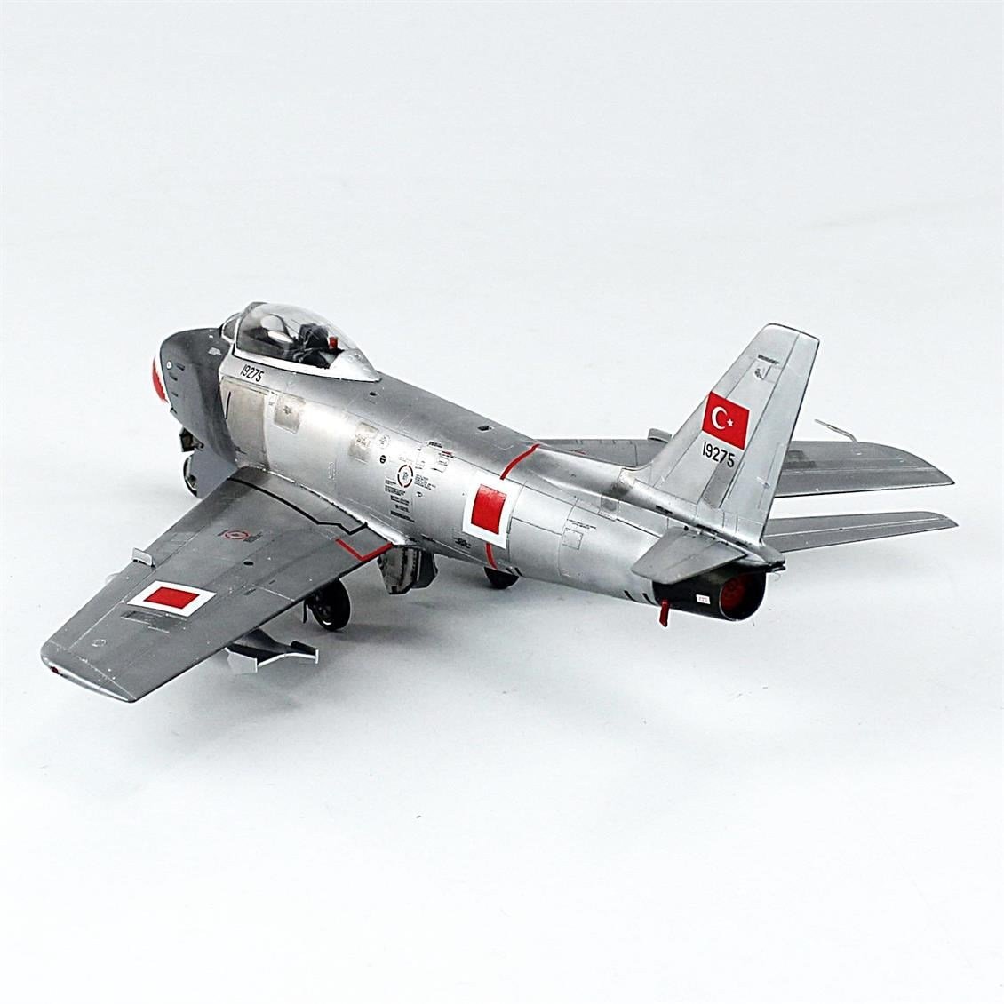 QD165 1/48 Ölçek, F-86E Sabre (Eskişehir Filo) Sergilemeye Hazır Plastik Savaş Uçağı Modeli