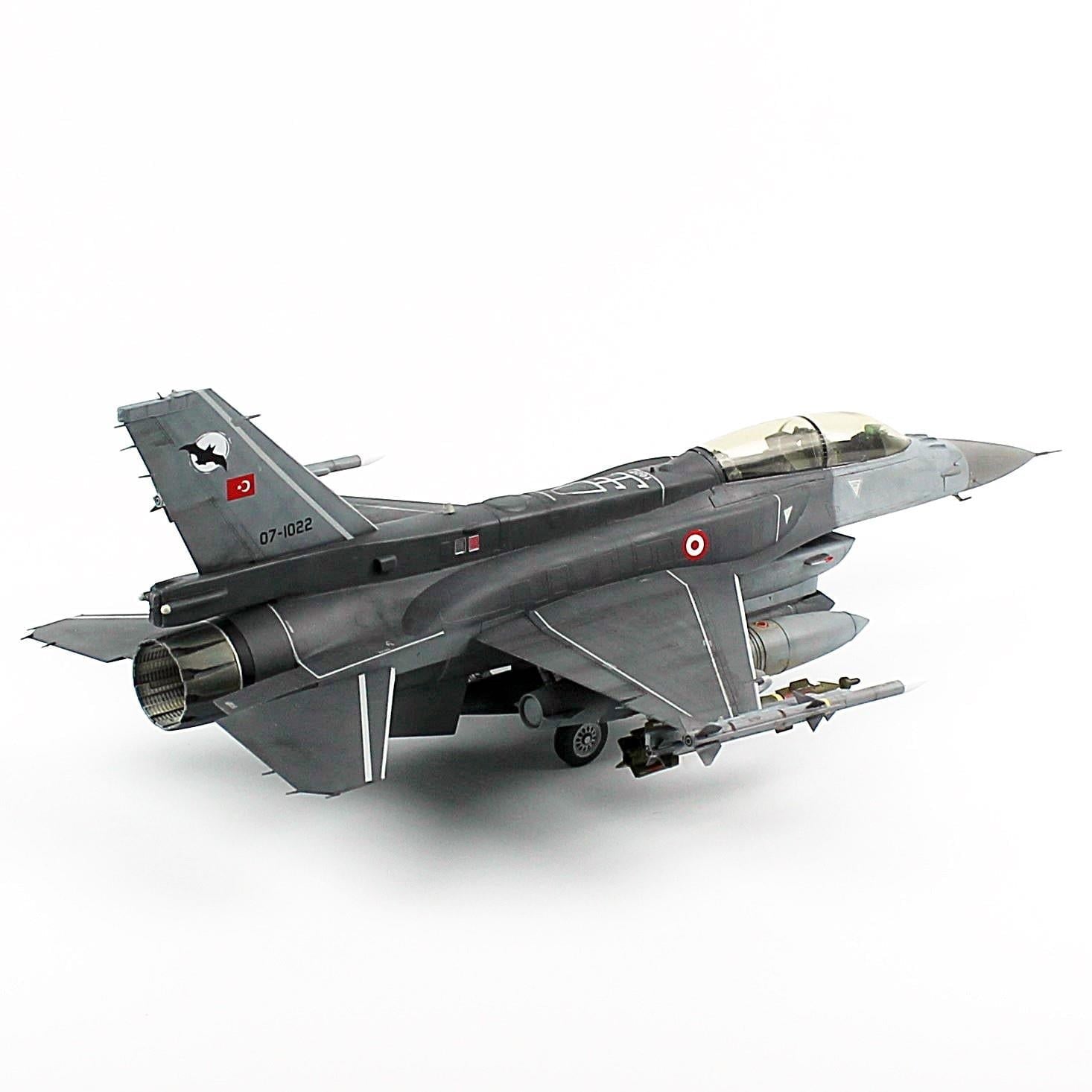 QD168 1/32 Ölçek, F-16D Savaşan Şahin,Yarasa Filo, Akrilik Camekanlı, Sergilemeye Hazır Plastik Uçak Modeli