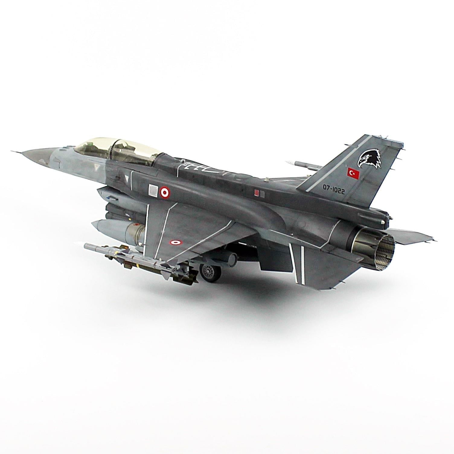 QD168 1/32 Ölçek, F-16D Savaşan Şahin,Yarasa Filo, Akrilik Camekanlı, Sergilemeye Hazır Plastik Uçak Modeli