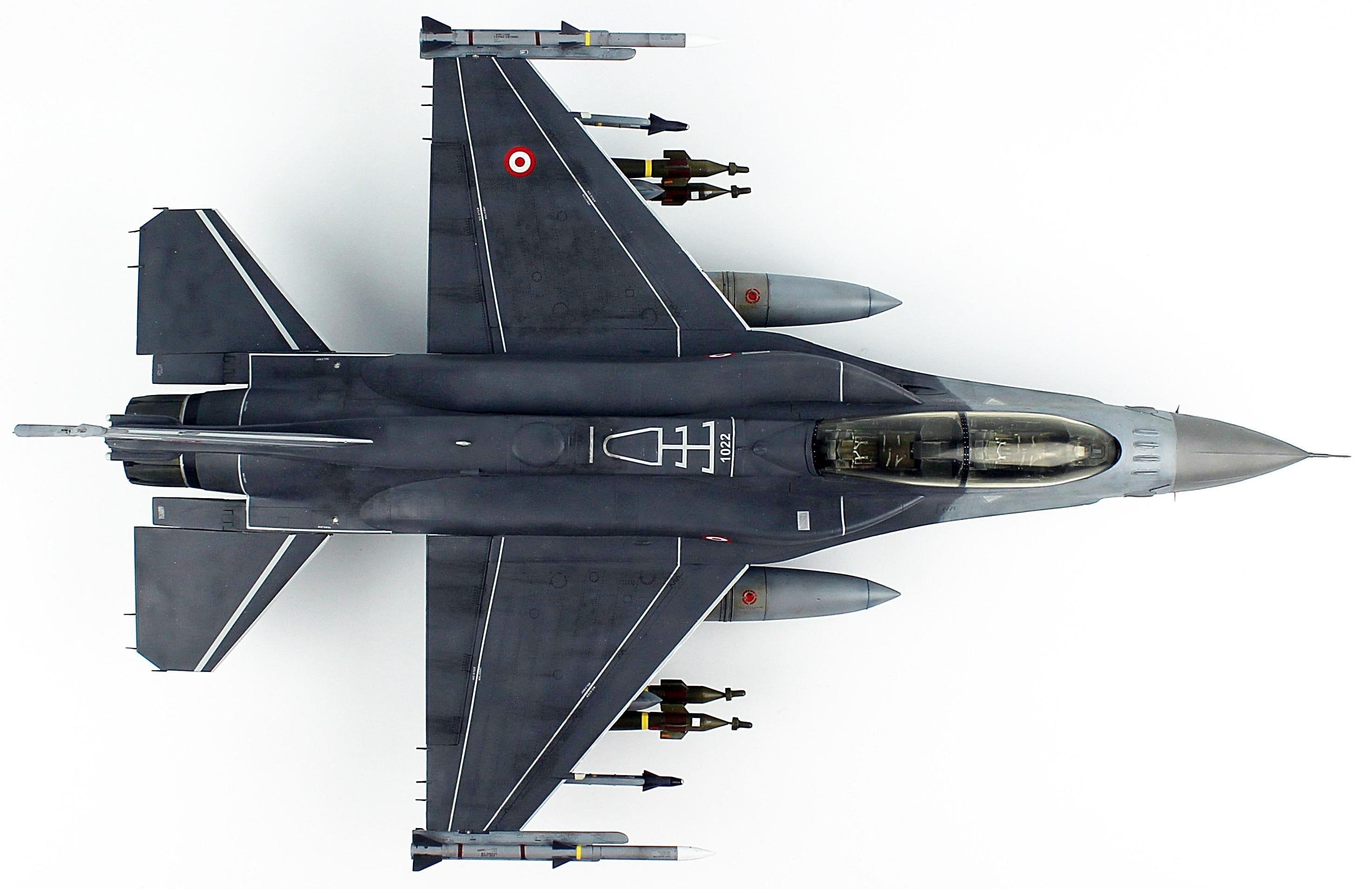 QD168 1/32 Ölçek, F-16D Savaşan Şahin,Yarasa Filo, Akrilik Camekanlı, Sergilemeye Hazır Plastik Uçak Modeli