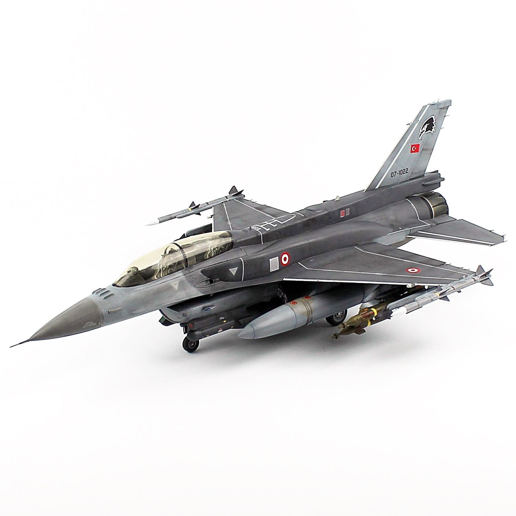 QD168 1/32 Ölçek, F-16D Savaşan Şahin,Yarasa Filo, Akrilik Camekanlı, Sergilemeye Hazır Plastik Uçak Modeli