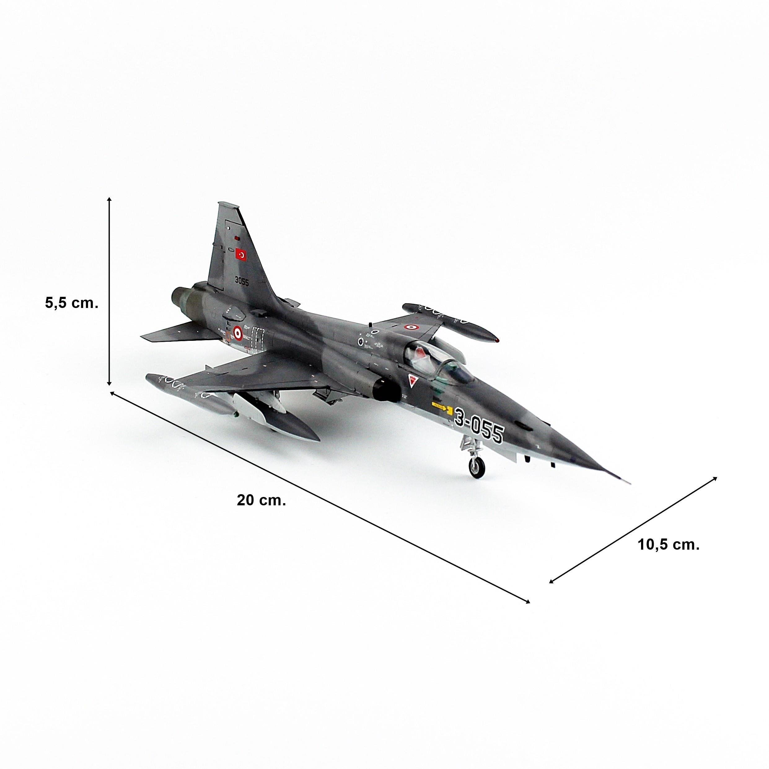 QD171 1/48 NF-5A Freedom Fighter 133.Filo, Zebra Şemalı Sergilemeye Hazır Plastik Uçak Modeli