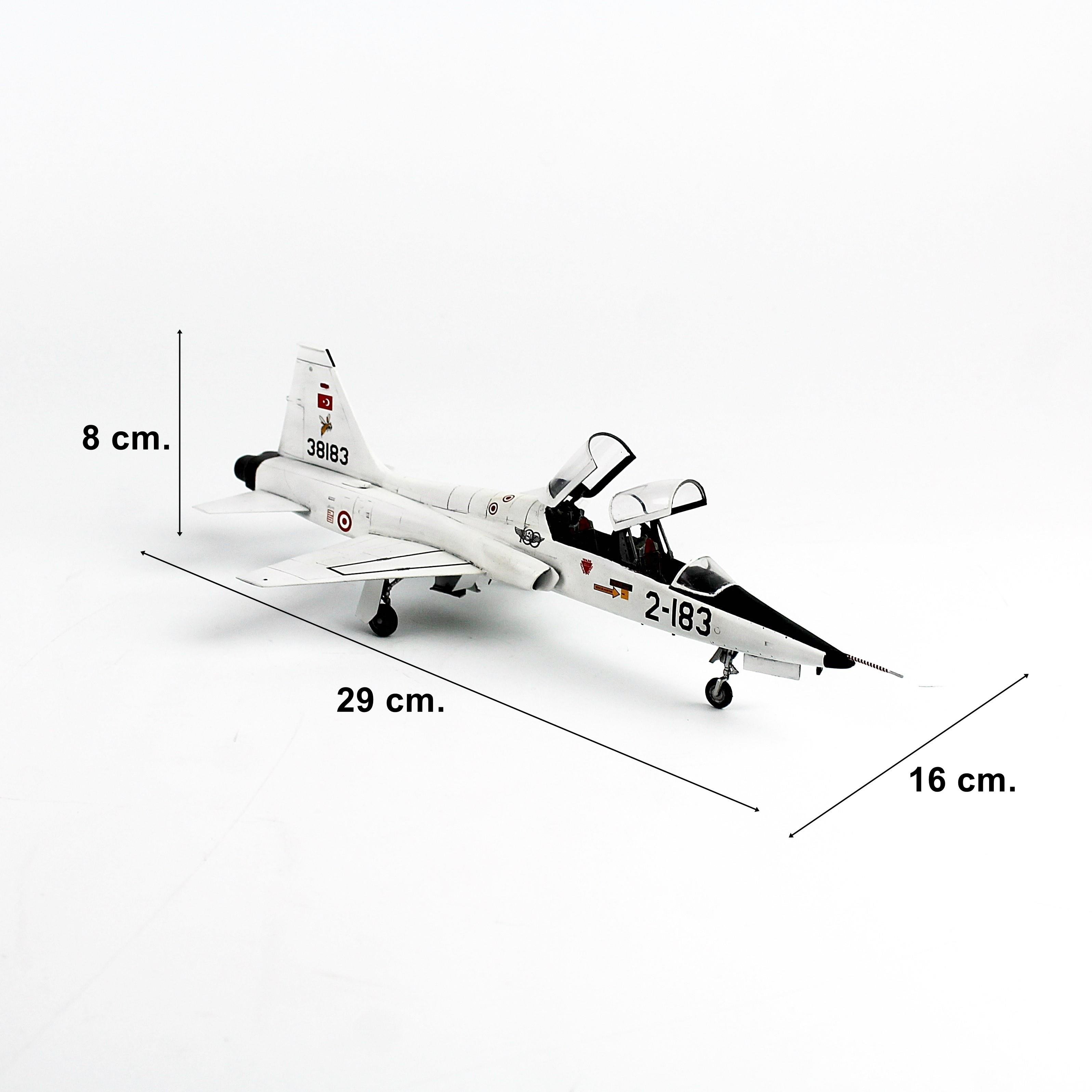 QD174 1/48 Ölçek, T 38A Talon, 121. Filo, Sergilemeye Hazır Plastik Uçak Modeli