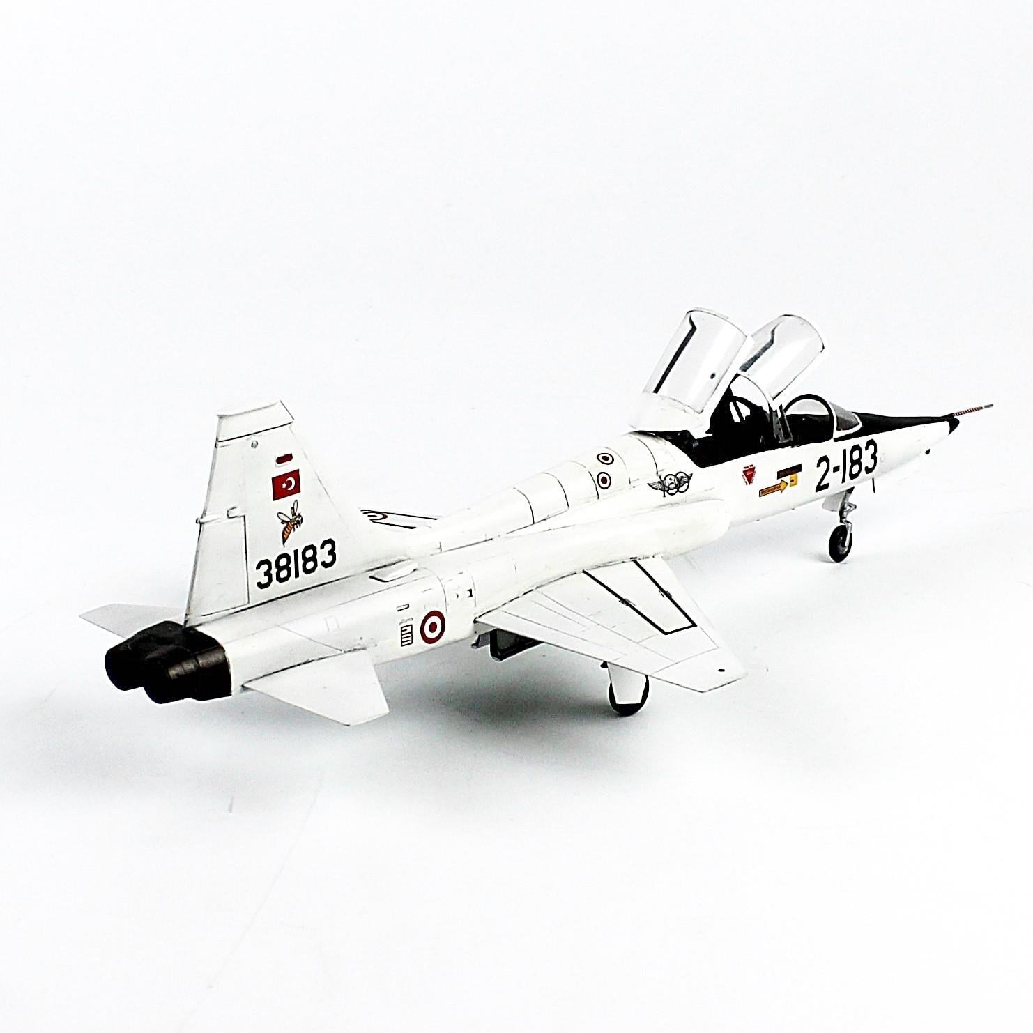 QD174 1/48 Ölçek, T 38A Talon, 121. Filo, Sergilemeye Hazır Plastik Uçak Modeli