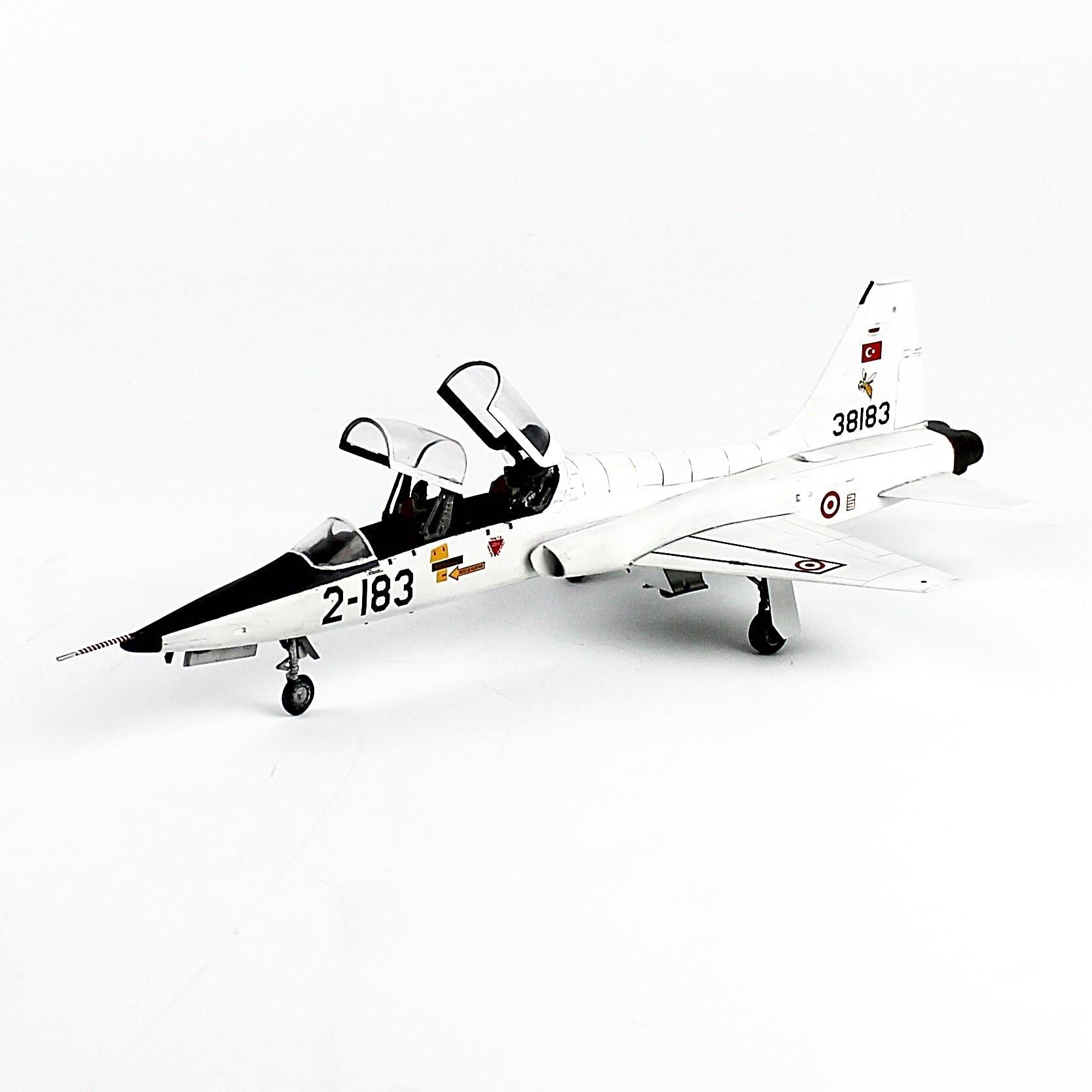 QD174 1/48 Ölçek, T 38A Talon, 121. Filo, Sergilemeye Hazır Plastik Uçak Modeli